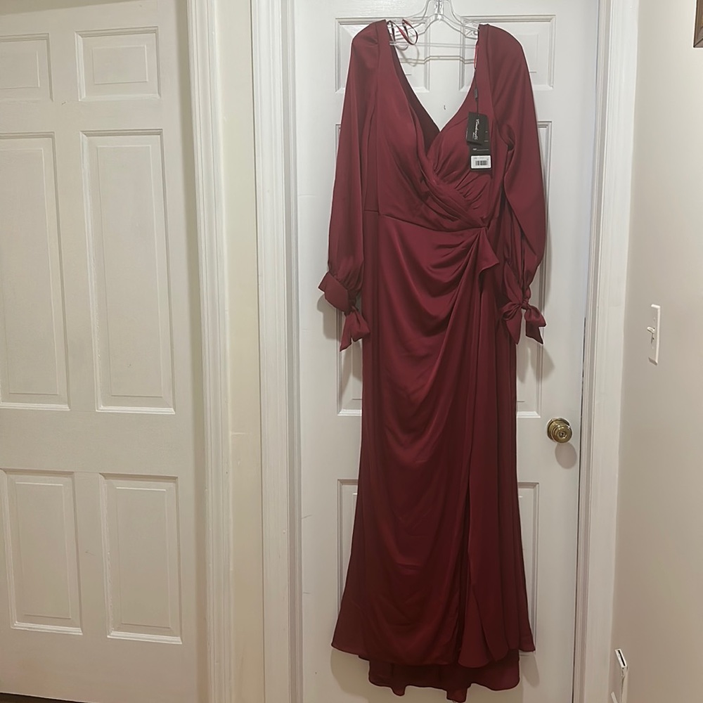 Beautiful long sleeve burgundy gown perfect for a formal event! Satin, Size 22